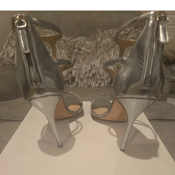 Manolo Blahnik Metallic Silver Heels - Picture 4 of 7